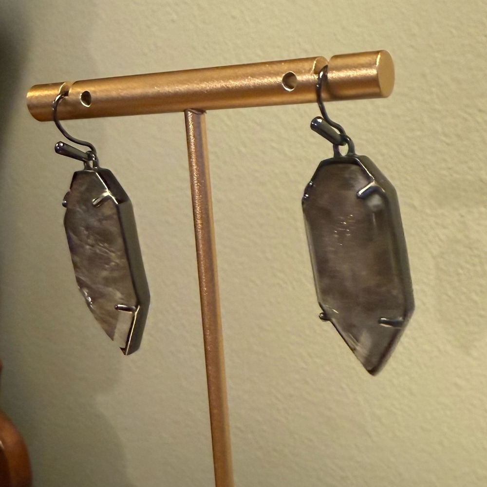 Kendra Scott Palmer 1.5” drop earrings in mirror rock crystals/gunmetal - Picture 6 of 9